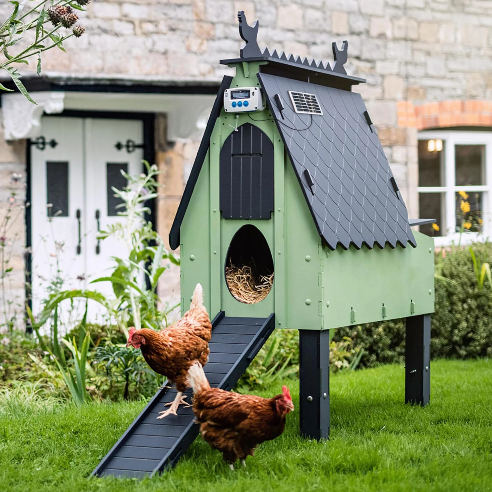 Automatyczne otwieranie drzwi kurnika, timer ChickenGuard "PRO Solar" / czujnik światła, mocny silnik podnosi drzwi/klapy do 2 kg, zestaw paneli słonecznych w zestawie (drzwi nie są dołączone)