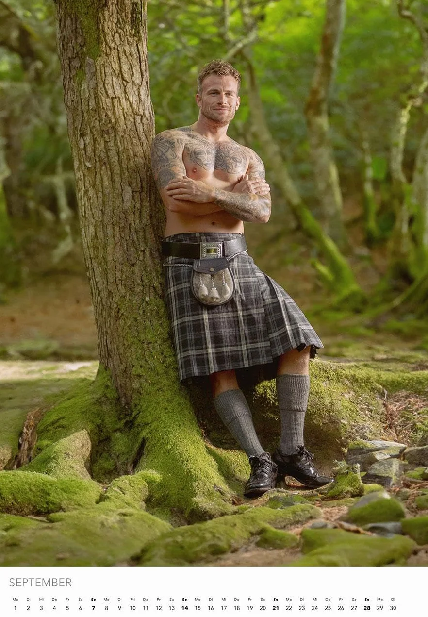 Men in Kilts Kalender 2025: Schottlands stärkste Kerle.