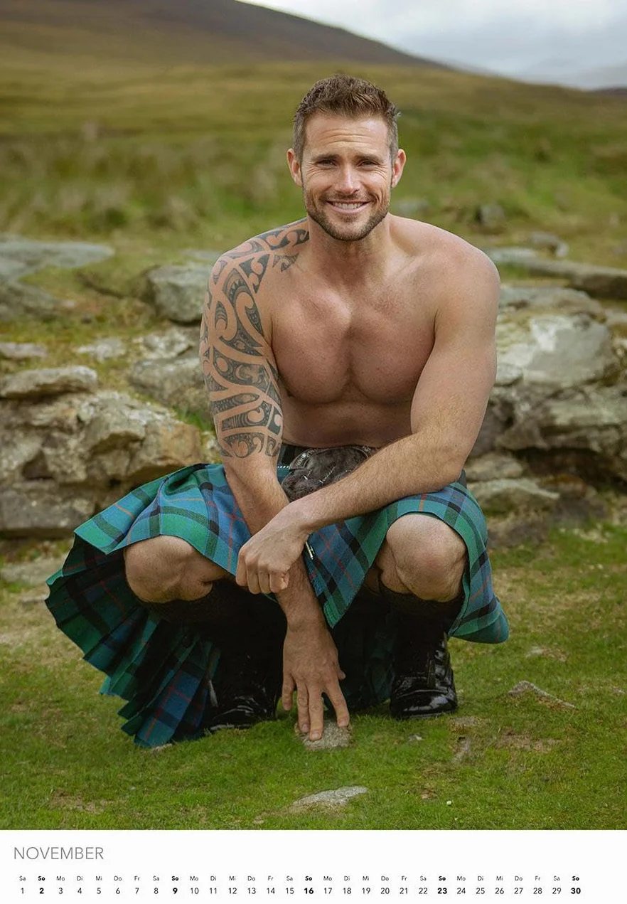 Men in Kilts Kalender 2025: Schottlands stärkste Kerle.
