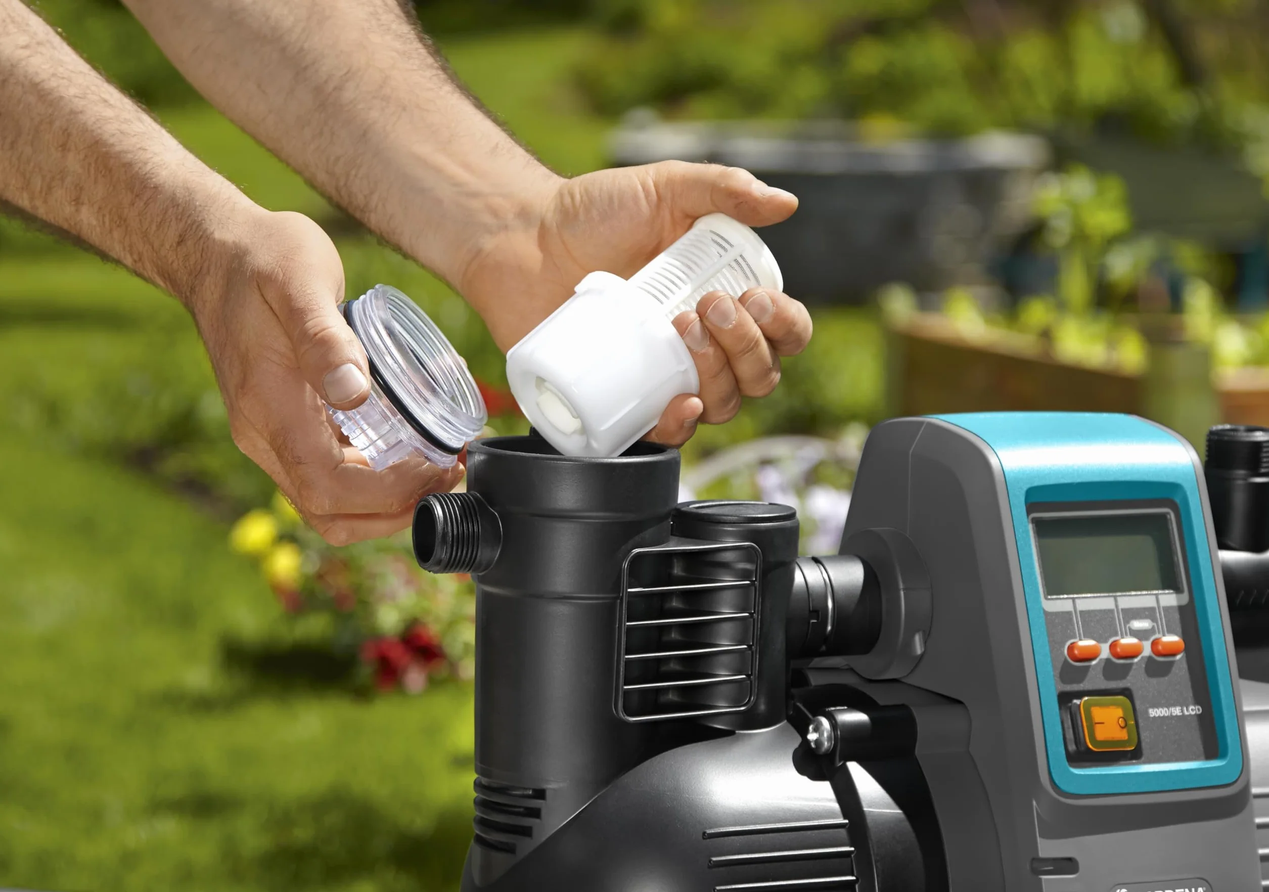 Gardena automatyczny hydrofor Comfort 5000/5E LCD: wyświetlacz LCD, energooszczędność, wydajność 5000 l/h, silnik 1300 W, ochronny wyłącznik termiczny i zabezpieczenie przed pracą na sucho (1759-20)
