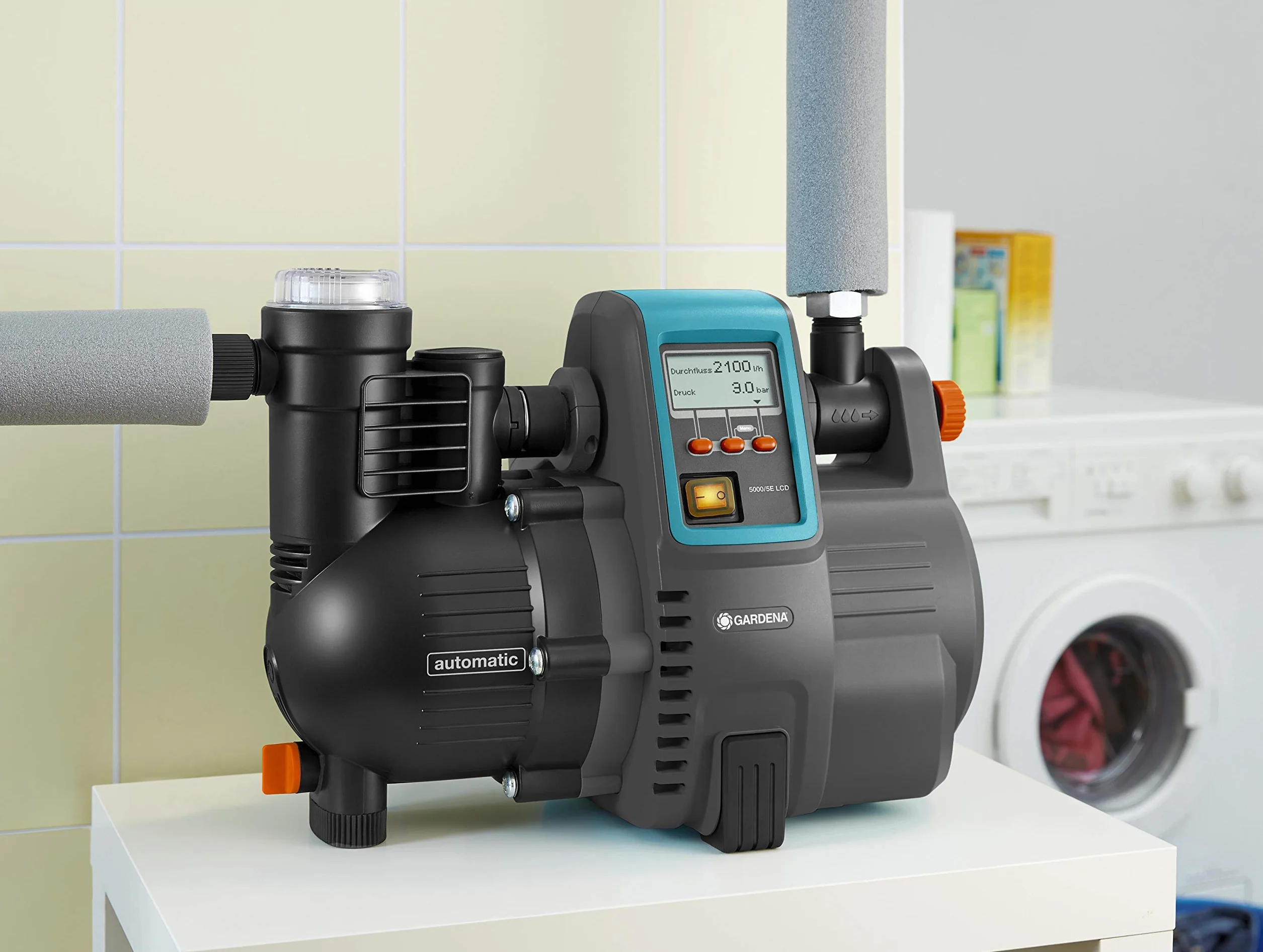 Gardena automatyczny hydrofor Comfort 5000/5E LCD: wyświetlacz LCD, energooszczędność, wydajność 5000 l/h, silnik 1300 W, ochronny wyłącznik termiczny i zabezpieczenie przed pracą na sucho (1759-20)