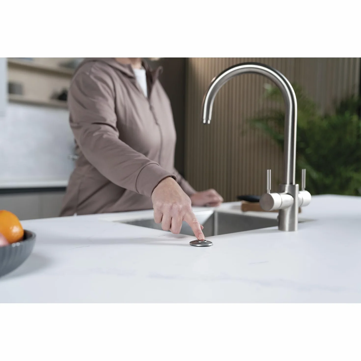 Insinkerator Evolution Plus 750 EC rozdrabniacz odpadów kuchennych, z silnikiem indukcyjnym o mocy 0,75 KM, z przełącznikiem powietrza