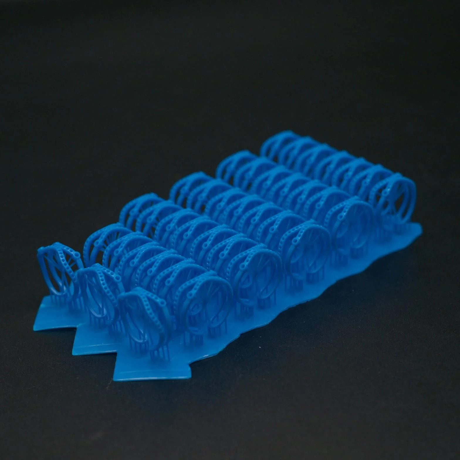 Siraya Tech Cast Druk 3D Zywica Wysokiej Rozdzielczosci Gladka Powierzchnia Latwiejsze Drukowanie i Wypalanie Drukowanie Grubszych Wzorów i Czesci Metalowych (Prawdziwy Niebieski, 1kg)
