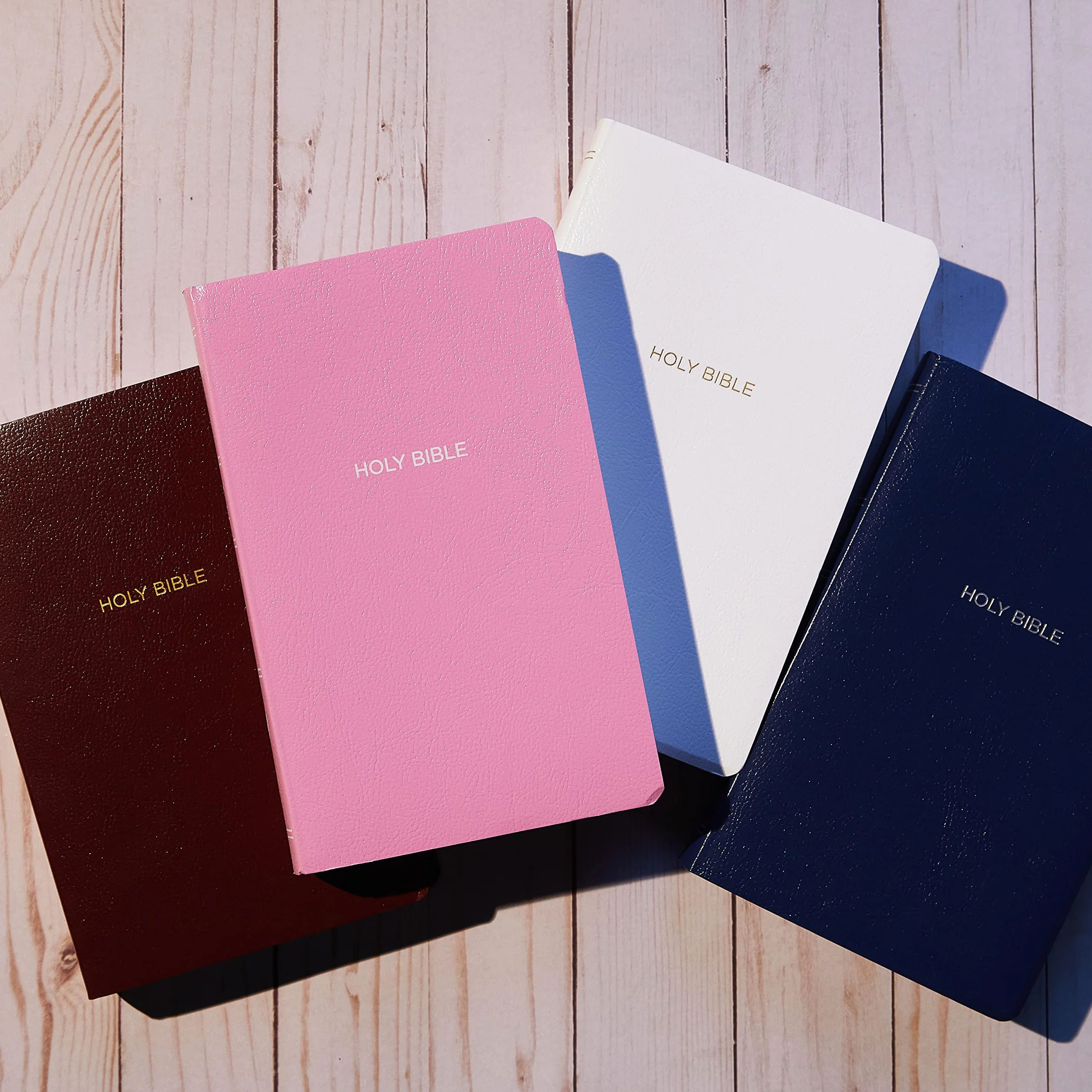 NKJV, Gift and Award Bible, Leather-Look, White, Red Letter Edition: Holy Bible, New King James Version