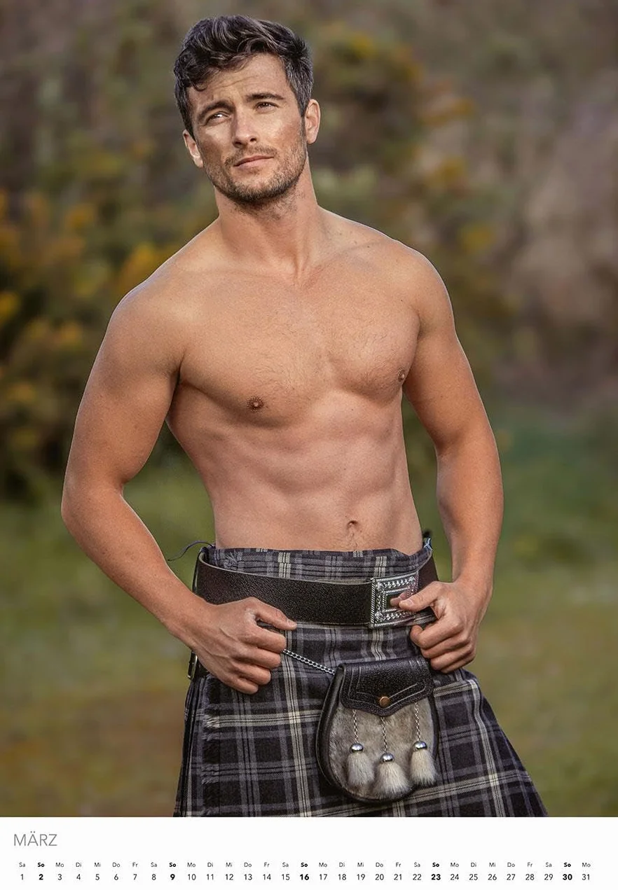 Men in Kilts Kalender 2025: Schottlands stärkste Kerle.