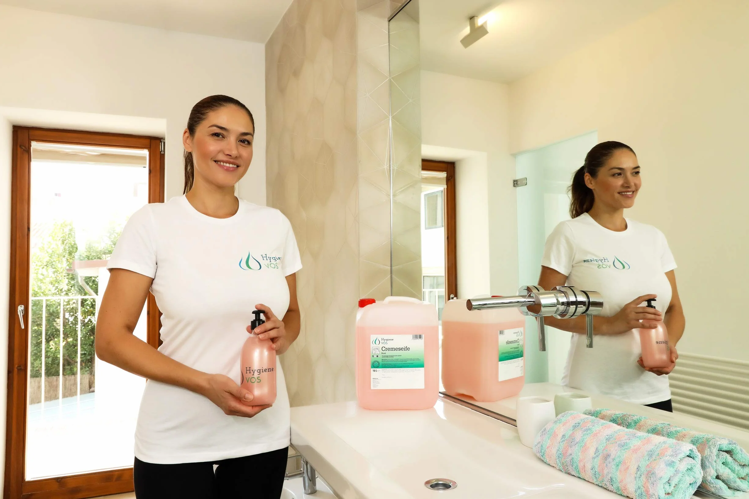 Hygiene VOS Mydło w kremie, 10 litrów, łagodny balsam do mycia, kolor różowy, do wszystkich powszechnie stosowanych systemów dozowników ciśnienia i dozowników mydła