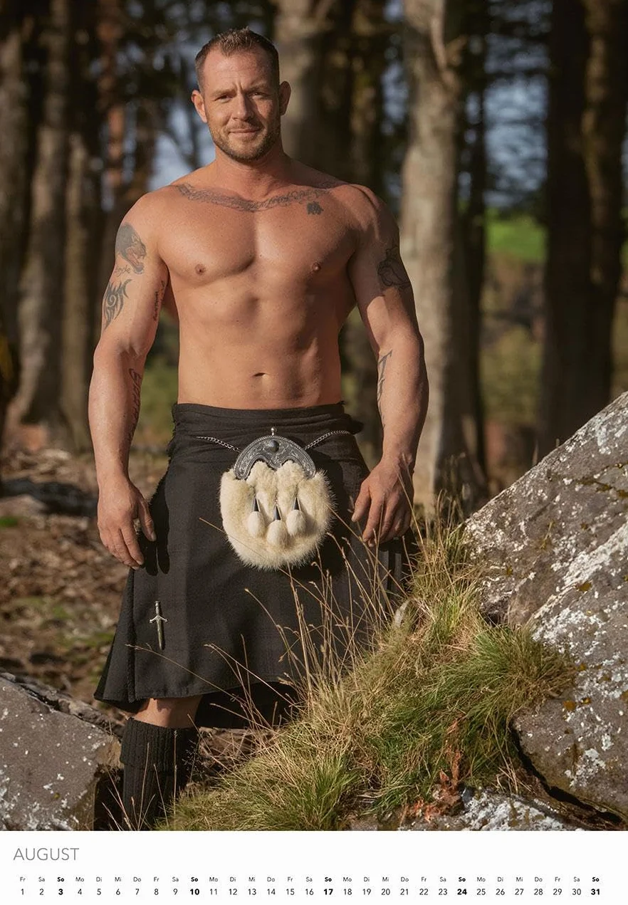 Men in Kilts Kalender 2025: Schottlands stärkste Kerle.