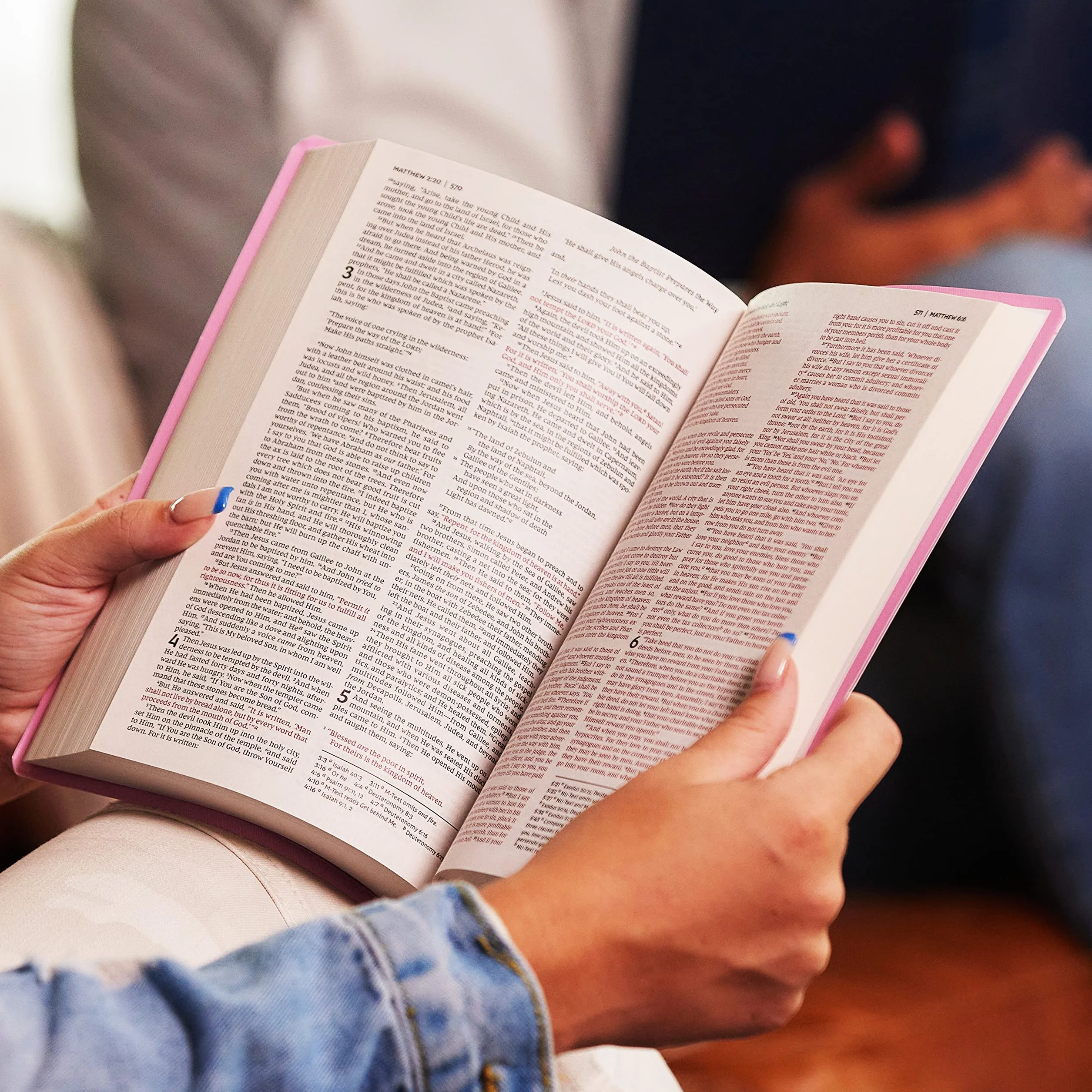 NKJV, Gift and Award Bible, Leather-Look, White, Red Letter Edition: Holy Bible, New King James Version